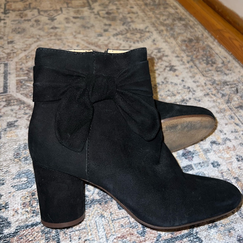 Madewell black suede booties with bow, barely worn